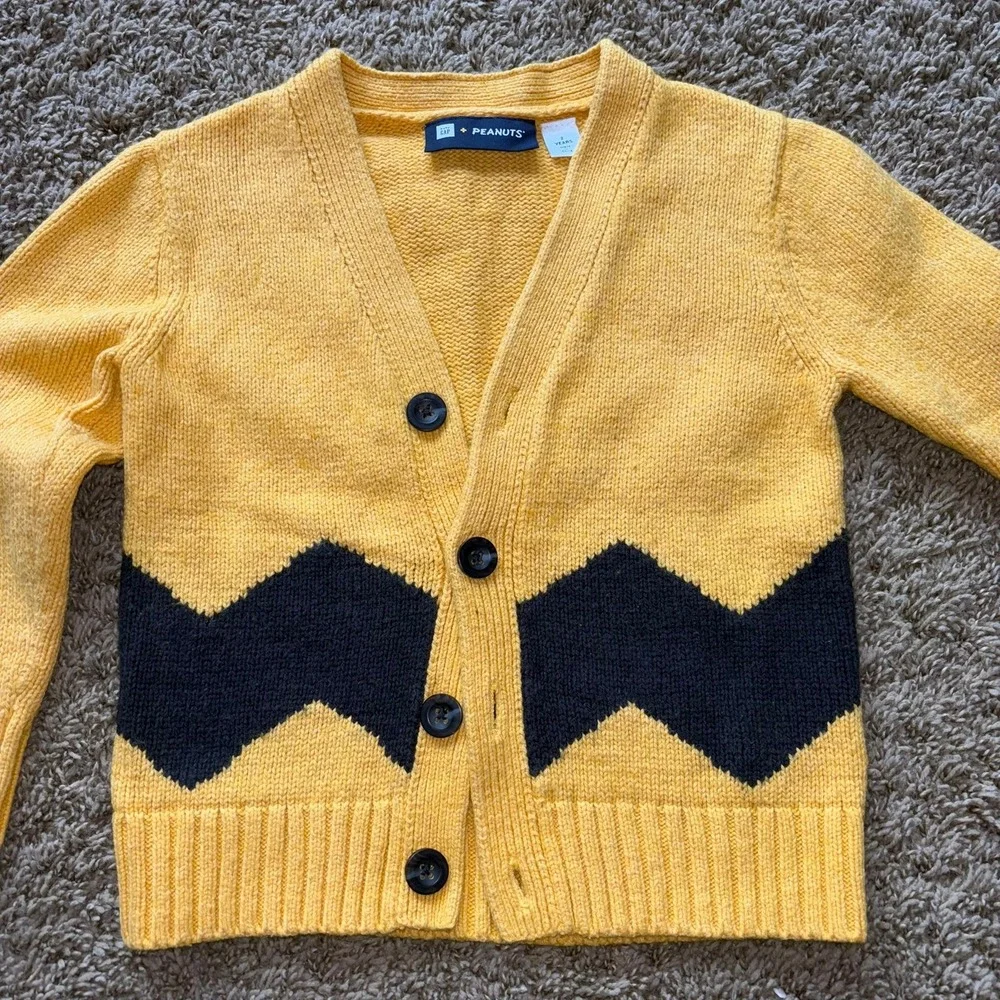 Gap Kids Peanuts Charlie Brown Yellow Chevron Cardigan Sweater 2 Years